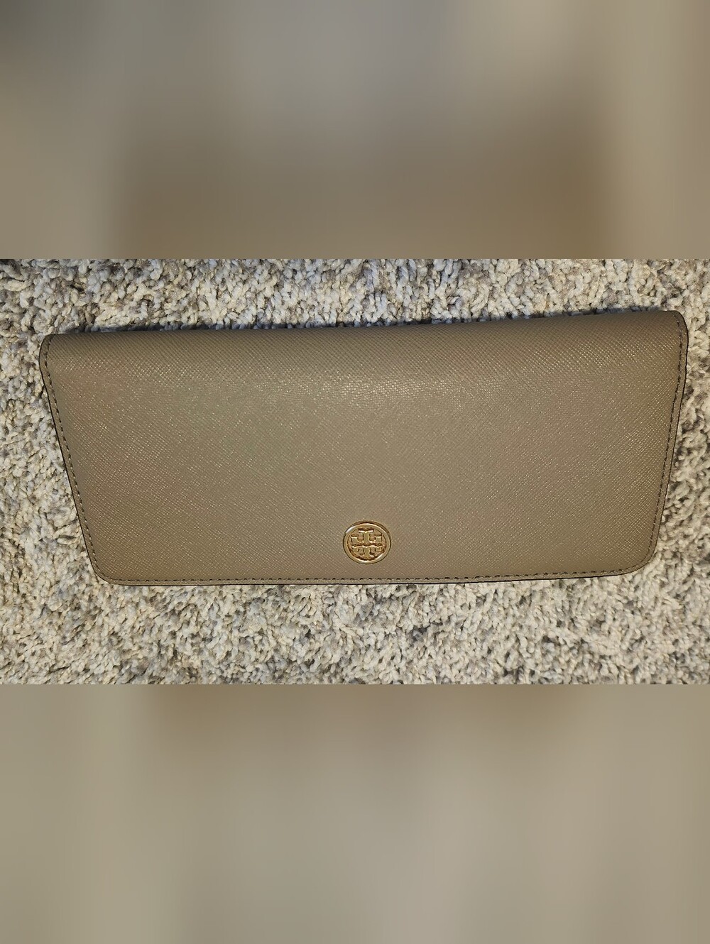 NWOT Tory Burch $175 Robinson Slim Wallet Taupe Gold Logo - Picture 4 of 4
